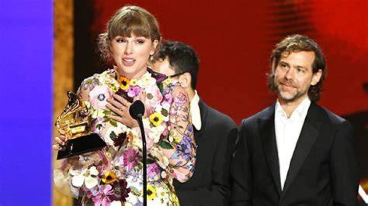 Taylor Swift Thanks Joe Alwyn After Album Of The Year Win At Grammys – Hollywood Life