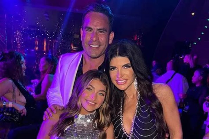 Teresa Giudice Gets Emotional While Moving Out Of Family Home – Hollywood Life