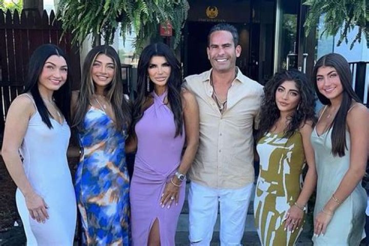 Teresa Giudice Seen In 1st Pics Since ‘DWTS’ Elimination, Supported By Husband & Daughter Audriana