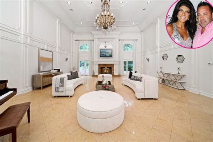 Teresa Giudice Selling New Jersey House After Divorce: Photos – Hollywood Life