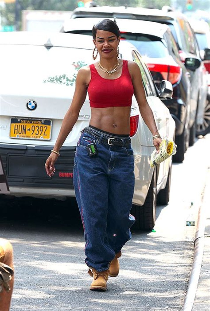 Teyana Taylor Wows In White Tank Top & Daisy Dukes While In NYC – Hollywood Life