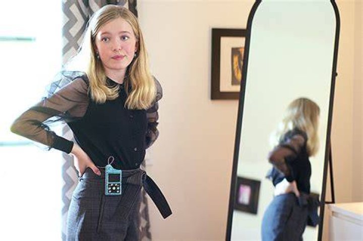 ‘The Baby-Sitters Club’ Star Talks Stacey’s Diabetes, Season 2 & More – Hollywood Life