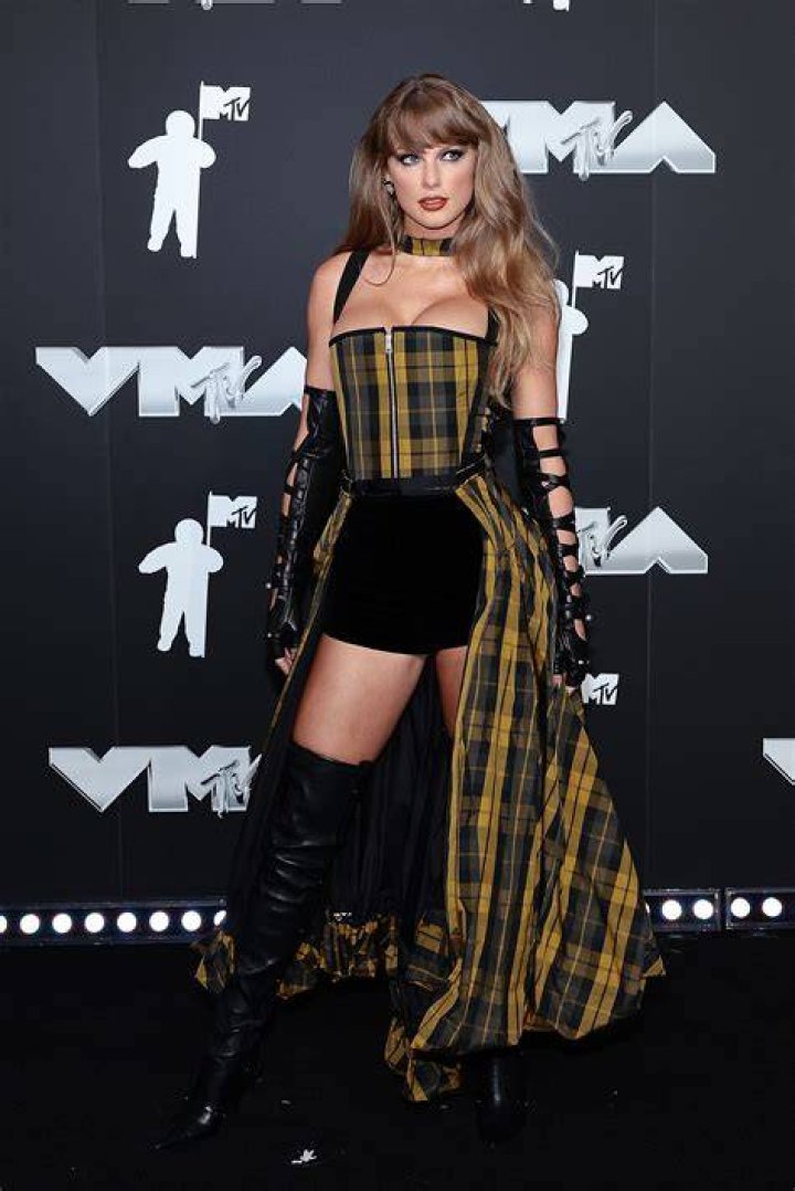 The Craziest VMAs Looks Ever — PICS