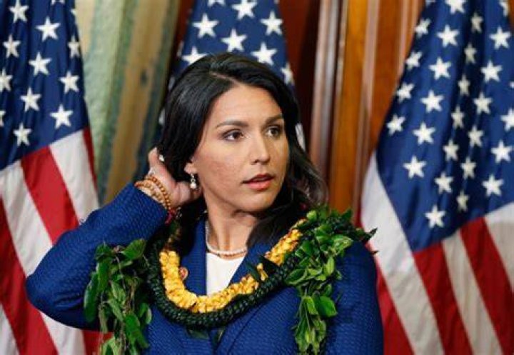 The Hawaiian Politician’s Best Outfits – Hollywood Life