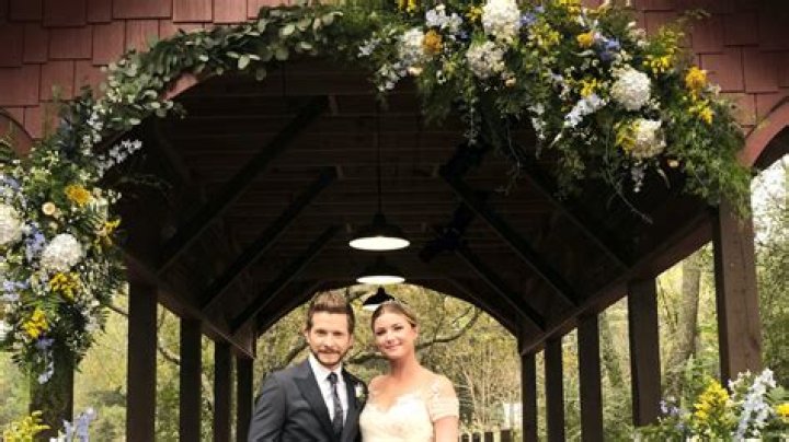 ‘The Resident’ EP Teases Conrad & Nic’s ‘Emotional’ Wedding & A ‘Personal Loss’ In Season 4 Premiere