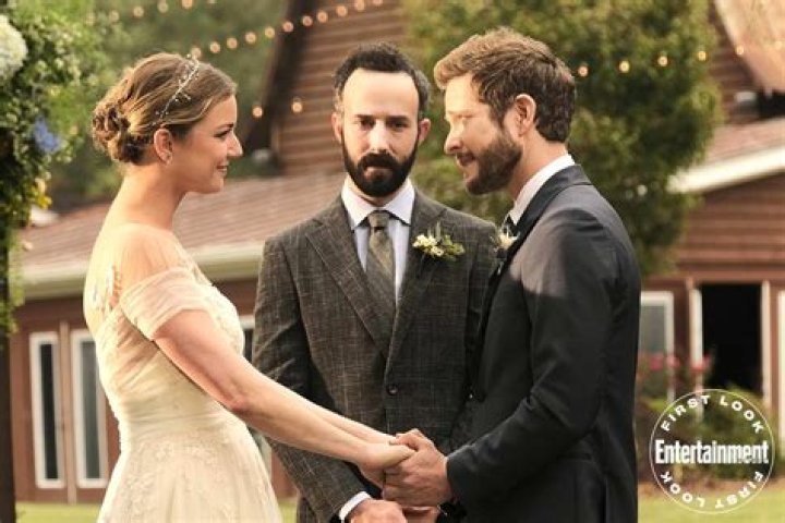 ‘The Resident’: Matt Czuchry & Emily VanCamp Reveal What They Love About CoNic’s ‘Connection’