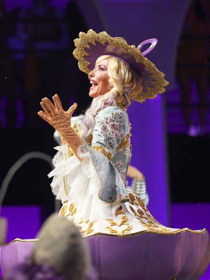 The Singer Stuns In These Photos On Stage & More – Hollywood Life