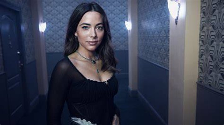 ‘The Watchful Eye’ Stars On Elena, The Big Mystery & More (Exclusive) – Hollywood Life