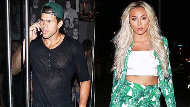 They Got ‘Cozy’ & ‘Comfortable’ – Hollywood Life