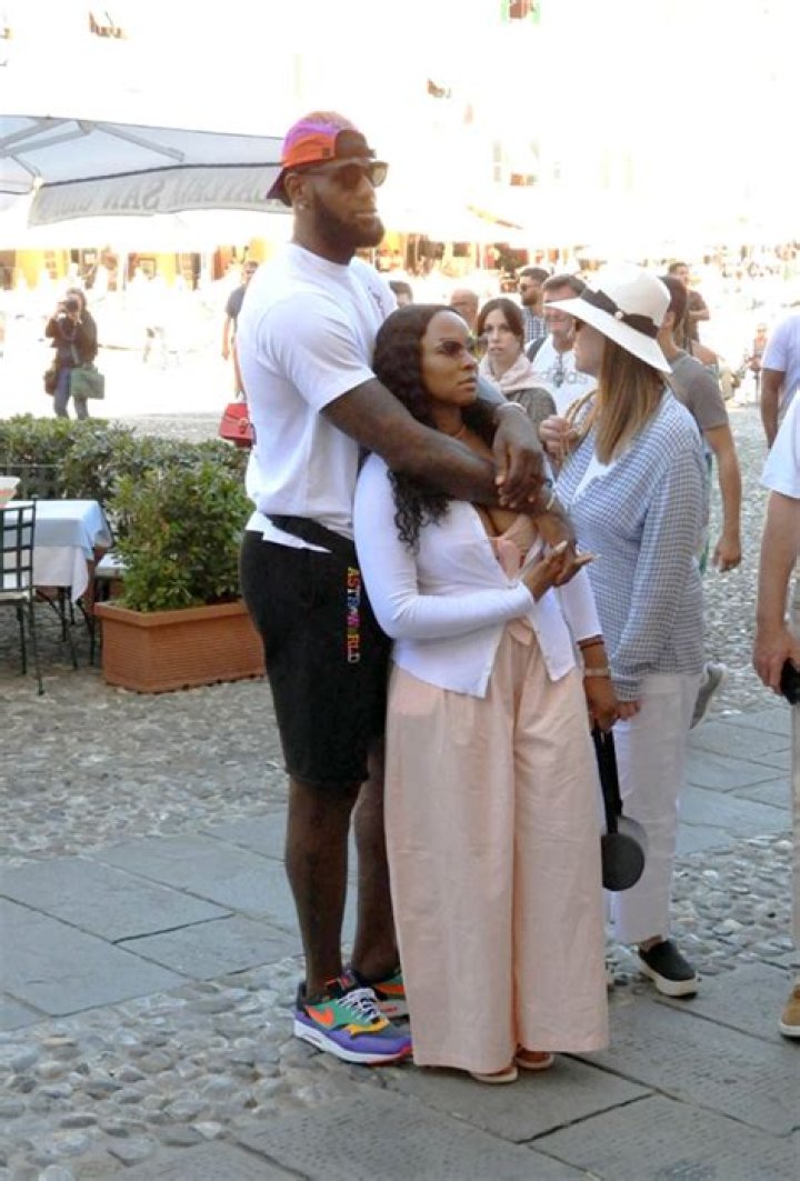 They PDA On Vacation — Photos – Hollywood Life