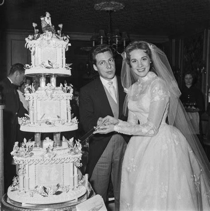 They’re Talking Wedding – Hollywood Life