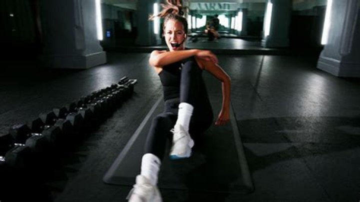 This 10-Minute Core-Blasting AARMY Ab Workout Will Leave You ‘Drenched In Sweat’ & ‘Mentally Tested’