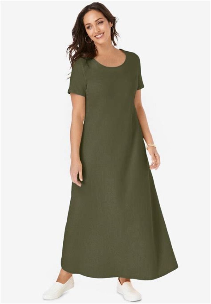 This $30 T-Shirt Maxi Dress Is Super Comfy & Stylish & Will Be Your Go-To Summer Outfit