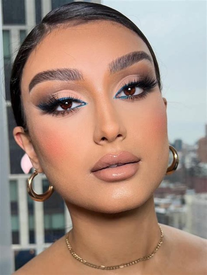 This All-In-One $5 Eyeshadow Stick Is A Must-Have For Glamorous Holiday Looks