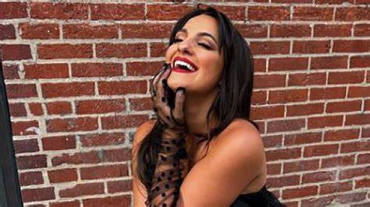 TikTok Star Deanna Giulietti On Hair Secrets, Broadway Dreams & More – Hollywood Life