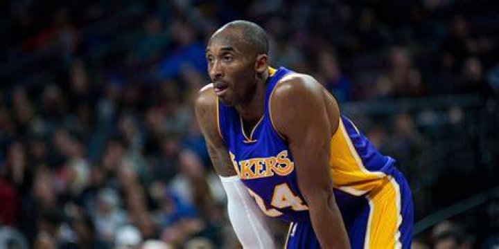 Tim McGraw Shares Rare New Pic Of 3 Daughters In Tribute To Kobe Bryant: I’m A ‘Girl Dad’