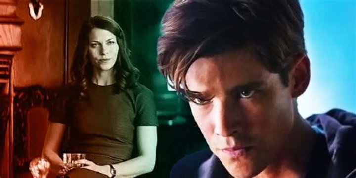 ‘Titans’ Star On Barbara Gordon & Dick Grayson Season 3 Relationship – Hollywood Life