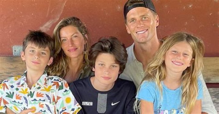 Tom Brady & Gisele Bundchen’s Family Photos With Kids: Pics – Hollywood Life
