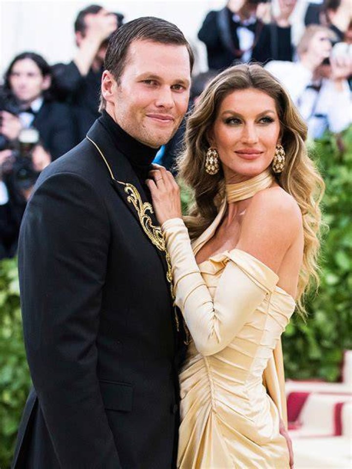 Tom Brady Removes Family Photo From His Twitter Profile – Hollywood Life