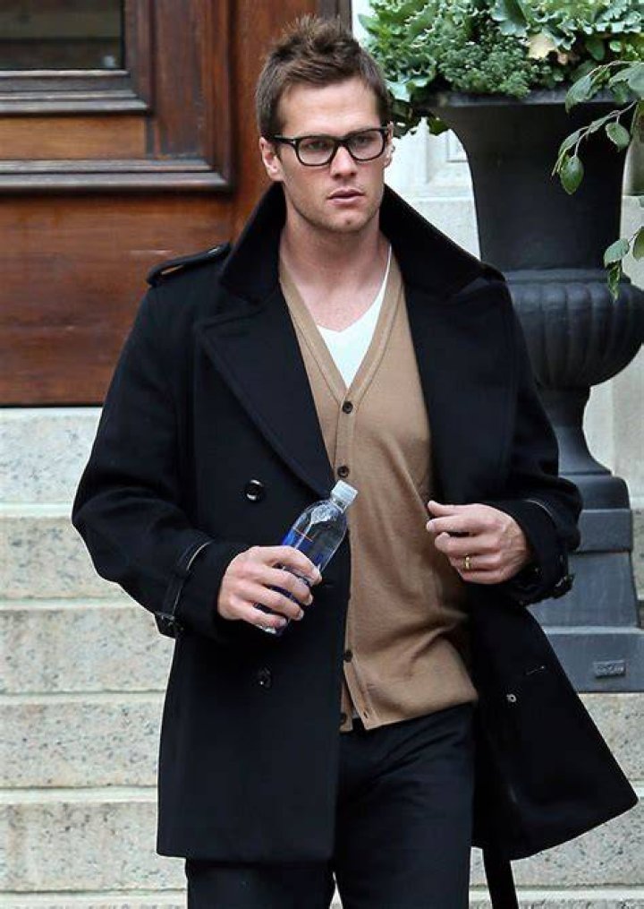 Tom Brady’s Sexiest Pictures — See Hot Photos Of The Patriots QB – Hollywood Life