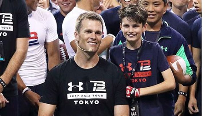 Tom Brady Twins With Son Jack, 15, In All Black During Ski Trip: Photo – Hollywood Life