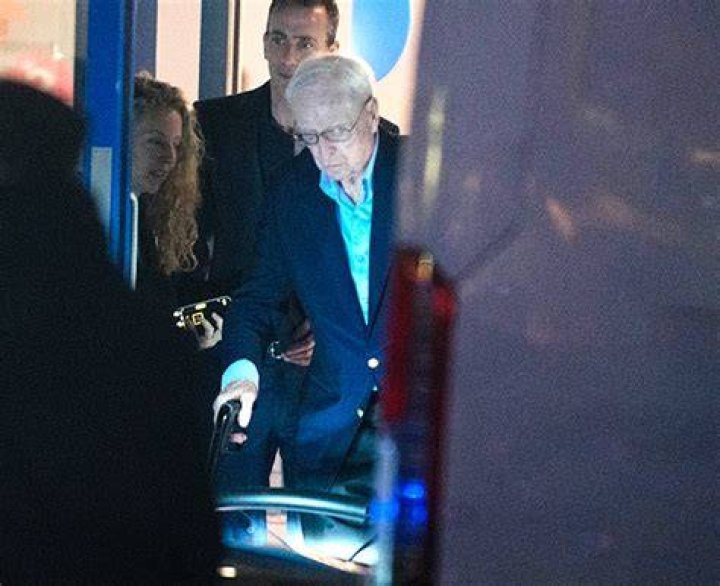 Tom Cruise Attends Michael Caine’s 90th Birthday After Skipping Oscars – Hollywood Life