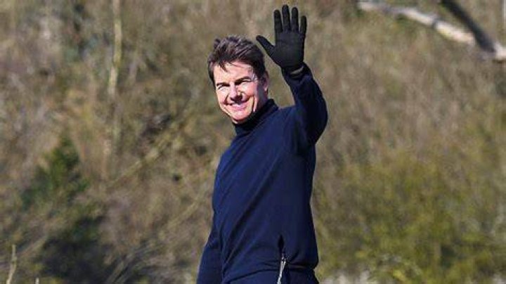 Tom Cruise Flexes Bicep As He Pilots Helicopter Filming MI:8 — Photos – Hollywood Life