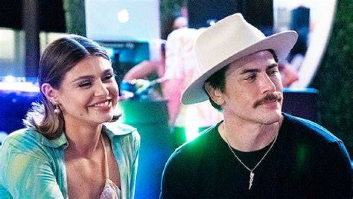 Tom Sandoval Grabs Raquel Leviss’ Butt – Hollywood Life