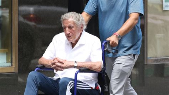 Tony Bennett In Wheelchair In Final Sighting: Video – Hollywood Life