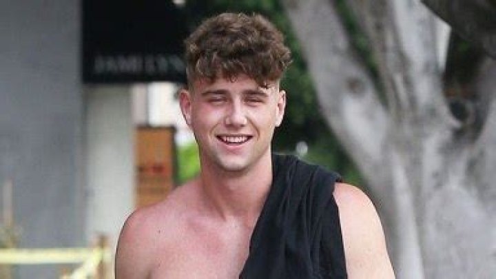 ‘Too Hot To Handle’s Harry Shows Off Abs After Francesca Farago Split – Hollywood Life
