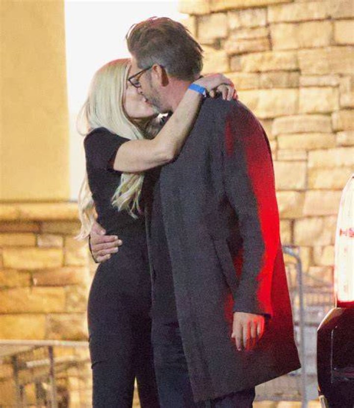 Tori Spelling Seen Kissing Ad CEO Ryan Cramer in Los Angeles: Photos – Hollywood Life