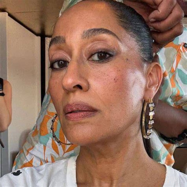 Tracee Ellis Ross Goes Makeup-Free & Poses In A Bikini By The Pool – Hollywood Life