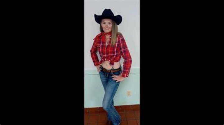 Transforms Into Cowgirl – Hollywood Life