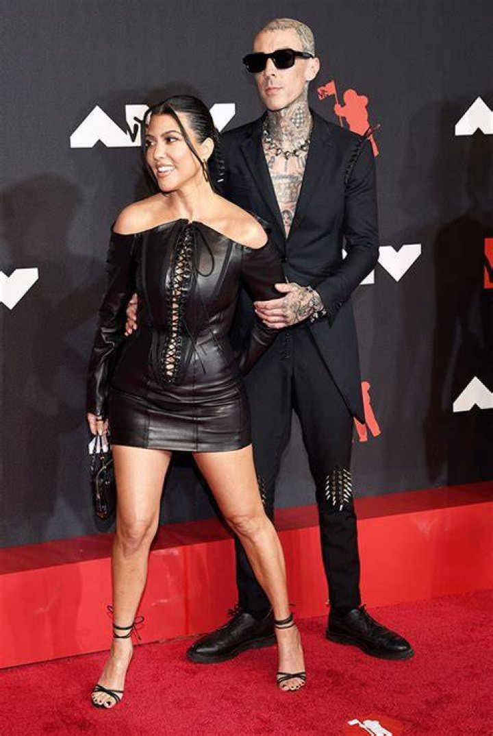 Travis Barker’s Ex Seemingly Reacts To His Proposal To Kourtney – Hollywood Life