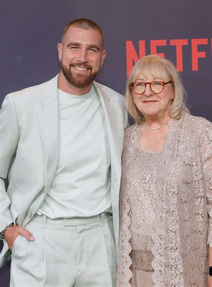 Travis Kelce Celebrates Birthday Without Taylor Swift & Takes Fan Pics – Hollywood Life