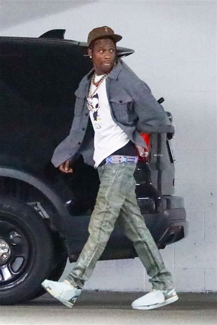 Travis Scott Attends Super Bowl Party With Chaney Jones & More – Hollywood Life