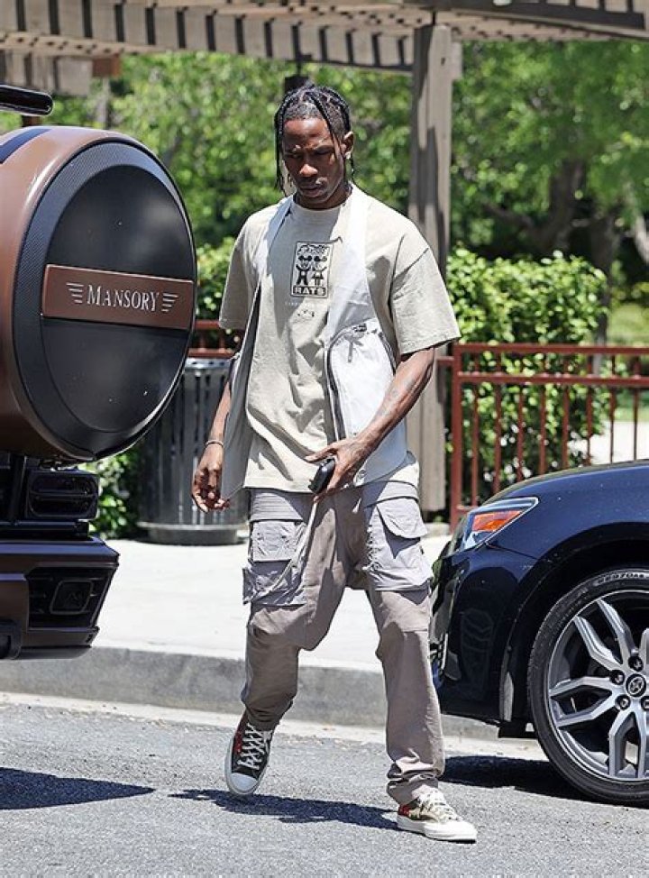 Travis Scott Not Leaving Houston Home After Astroworld Deaths – Hollywood Life