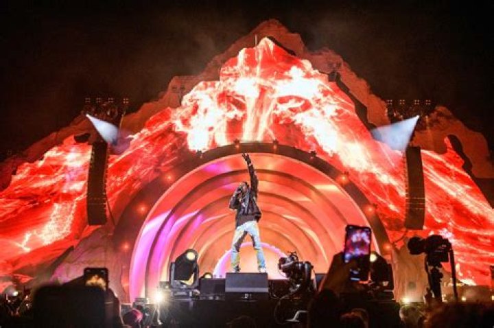 Travis Scott Performs For 1st Time Since Astroworld Tragedy At Oscar Party