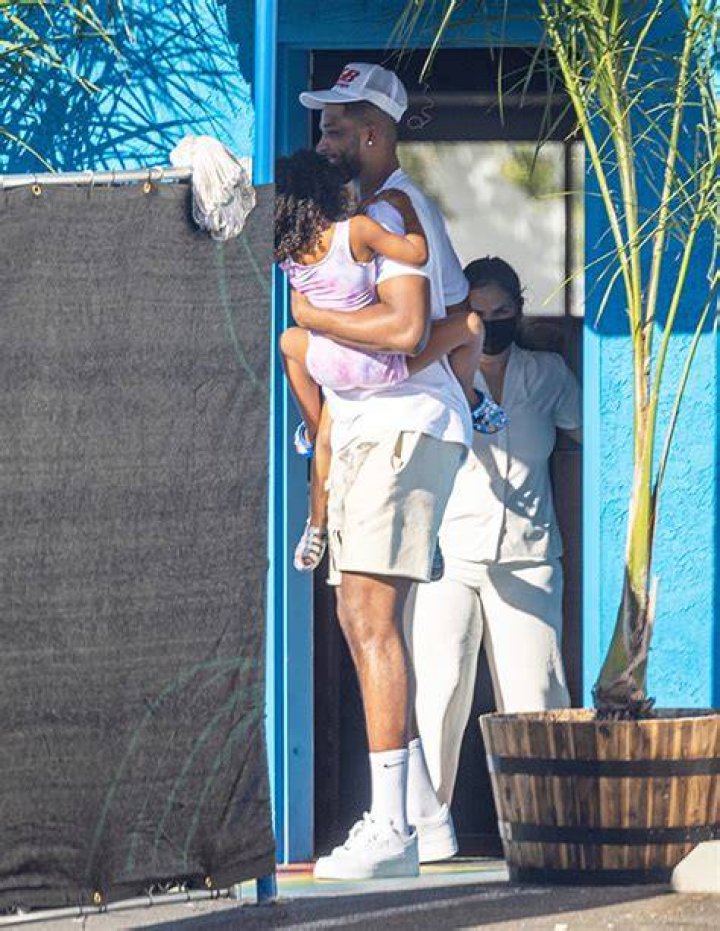 Tristan Thompson Carries Daughter True & Chicago West From Dance Class – Hollywood Life