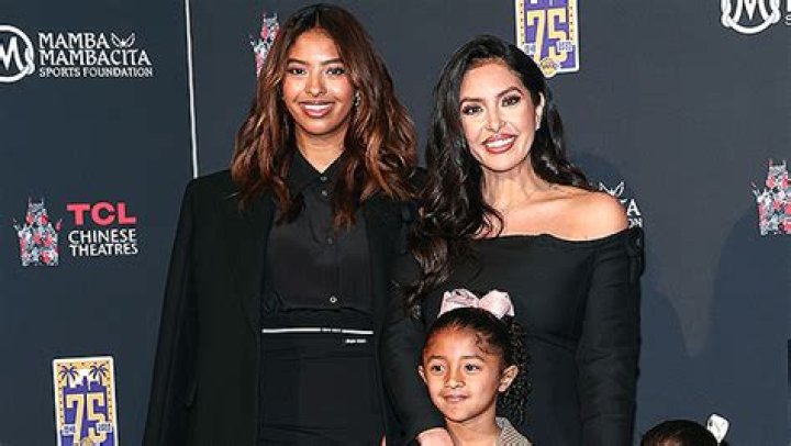 Vanessa Bryant & Daughters At Kobe Handprint Ceremony: Photos – Hollywood Life