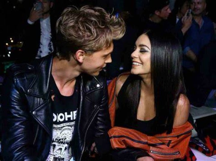 Vanessa Hudgens Blows Kisses & Slays In Stunning White Gown With High Slit After Austin Butler Split