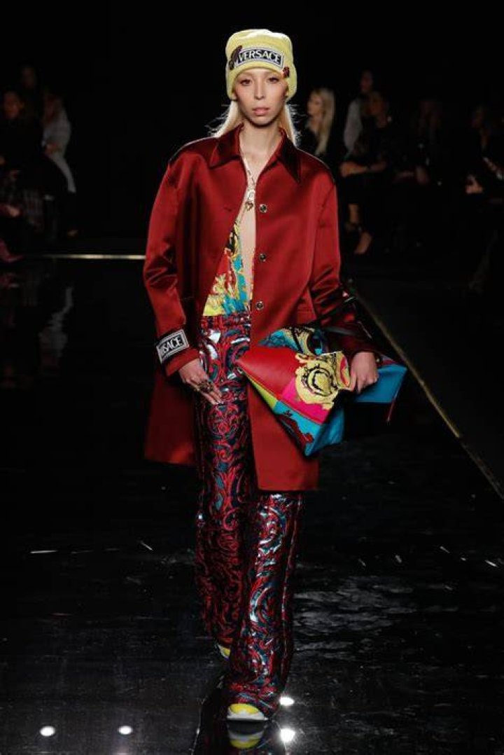 Versace Pre-Fall 2019 Show — Pics