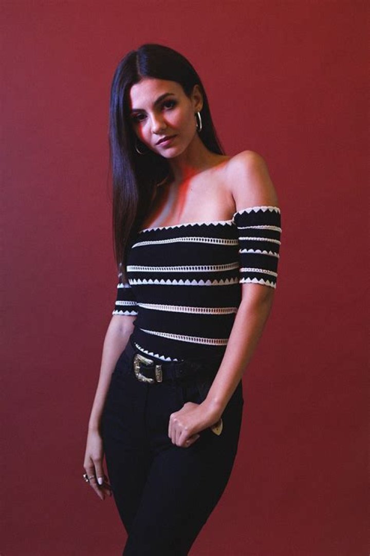Victoria Justice Shoot For ‘HollywoodLife’ — PICS