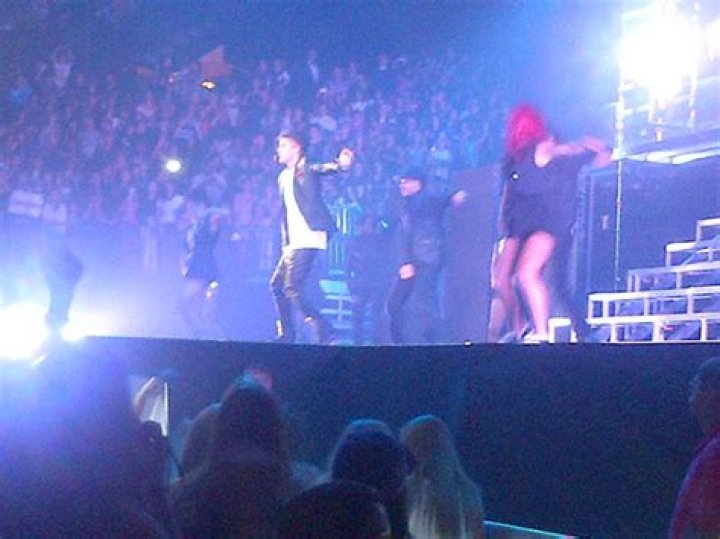 [VIDEO] Justin Bieber Threw Up On Stage — Why He Got Sick On Tour – Hollywood Life