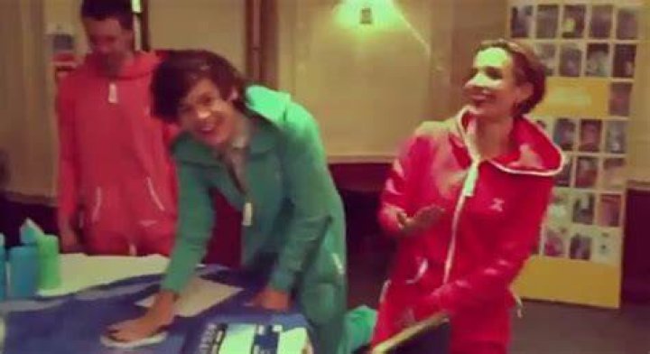 [VIDEO] One Direction in One Piece Pajamas — Band Boys Goof Around in Onesies – Hollywood Life