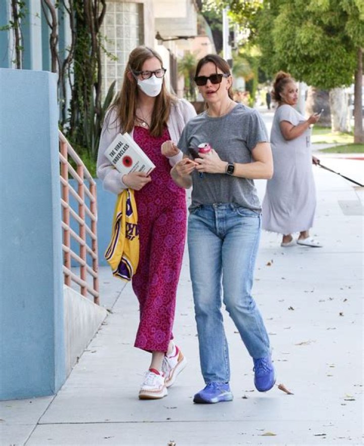Violet Affleck, 15, Looks So Grown Up As She Prepares For Driving Lesson With Mom Jennifer Garner
