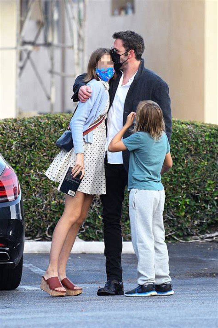 Violet Affleck – Hollywood Life
