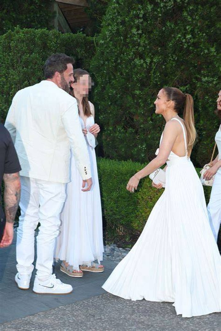 Violet Affleck Wears White With Ben & Jennifer Lopez On 4th Of July – Hollywood Life