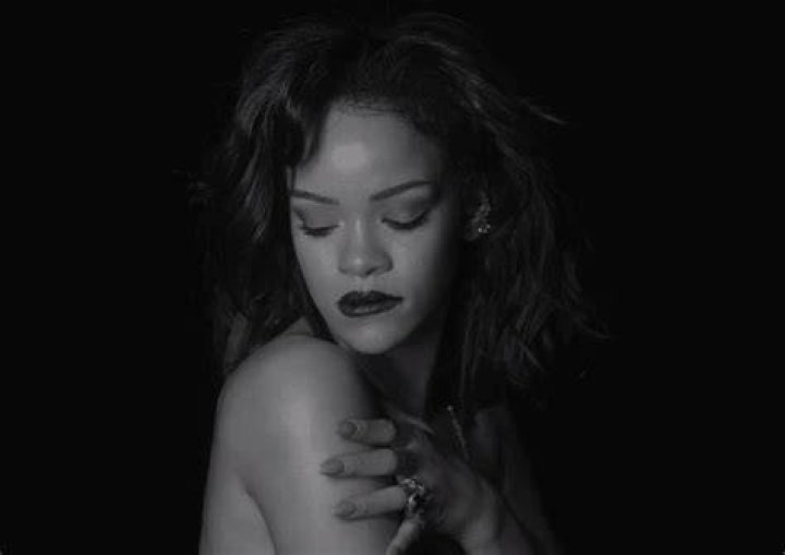 [WATCH] Rihanna’s ‘Kiss It Better’ Video — Naked Dancing In Hot New Clip – Hollywood Life