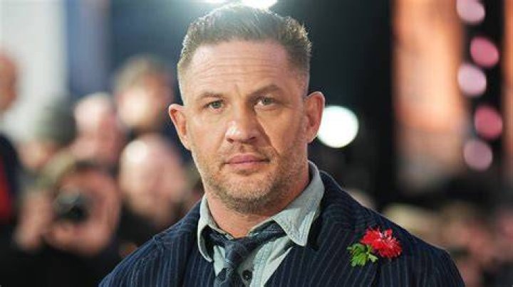 [WATCH] Tom Hardy Does 22 Push-Up Challenge — See His Crazy Outfit – Hollywood Life